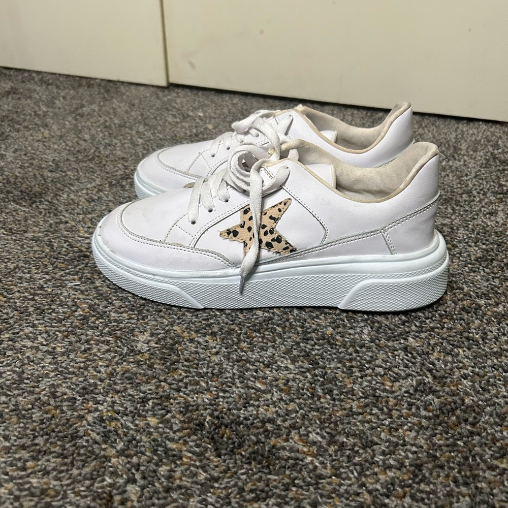 Makers White Platform Sneakers with Leopard Star Accent Cushion Sole Preppy